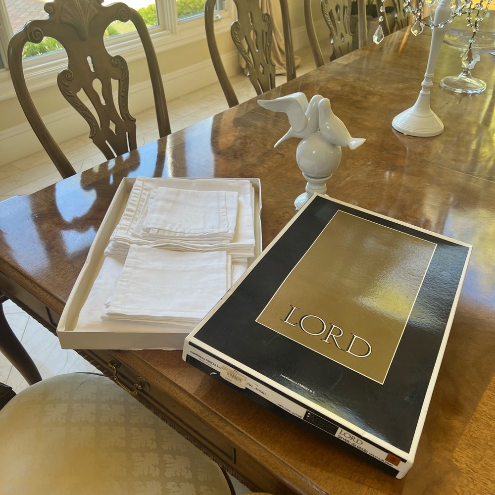 Brand New Luxurious table cloths and napkins made in Italy 100% cotton